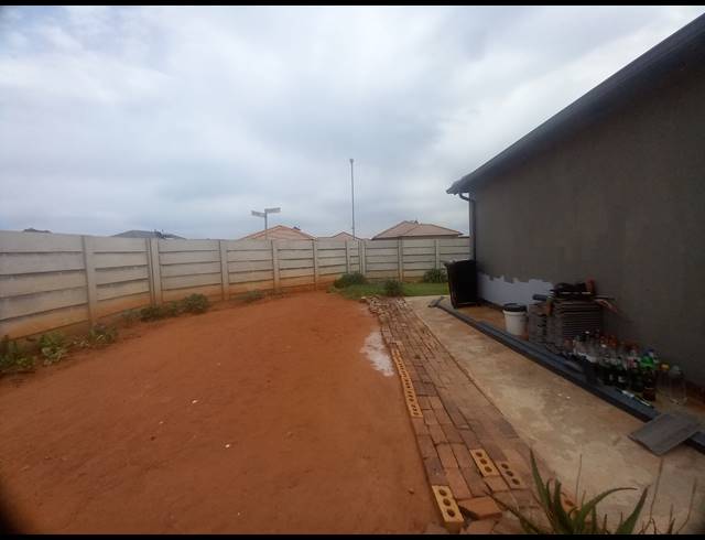 2 BEDROOM FREEHOLD FOR SALE IN CRYSTAL PARK